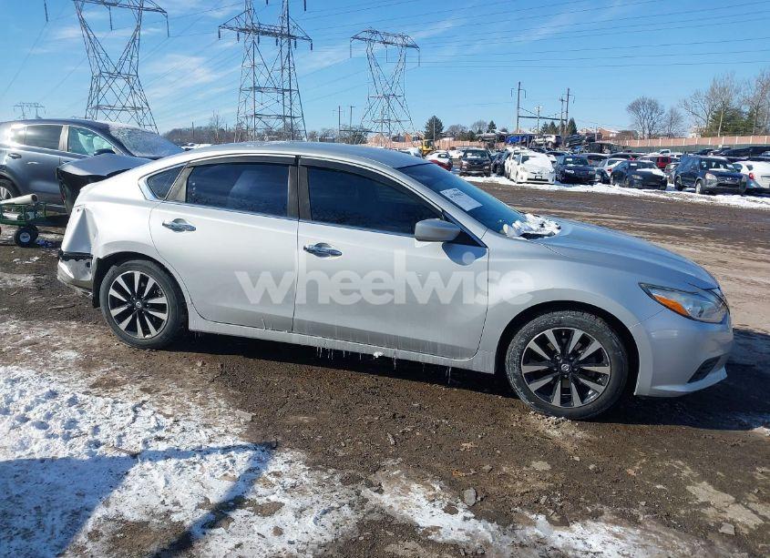 2017 Nissan Altima 2.5 S (VIN 1N4AL3APXHN328121) main photo