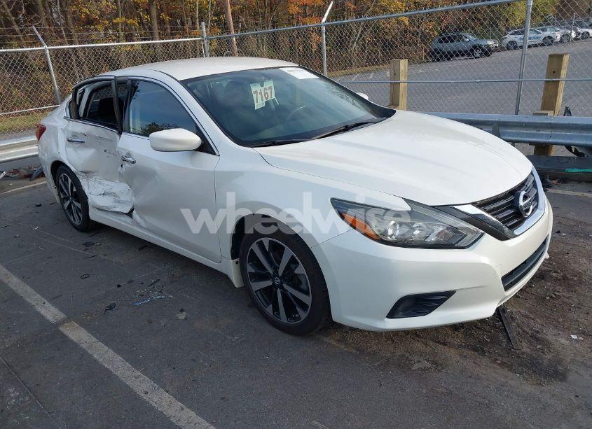 2018 Nissan Altima 2.5 SR (VIN 1N4AL3APXJC106955) main photo
