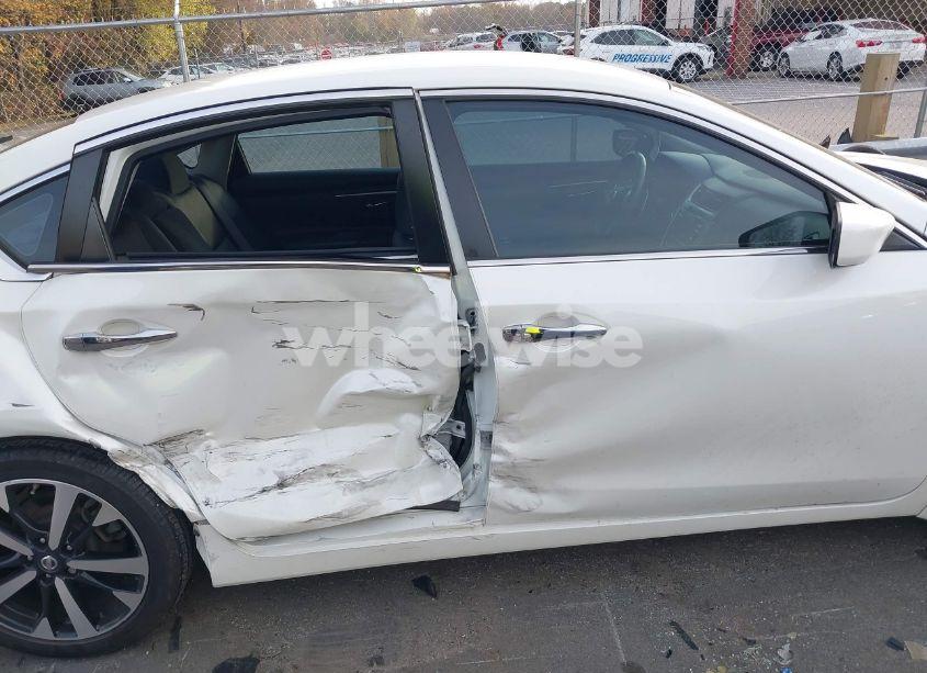 Photo 13 of 2018 Nissan Altima 2.5 SR (VIN 1N4AL3APXJC106955)