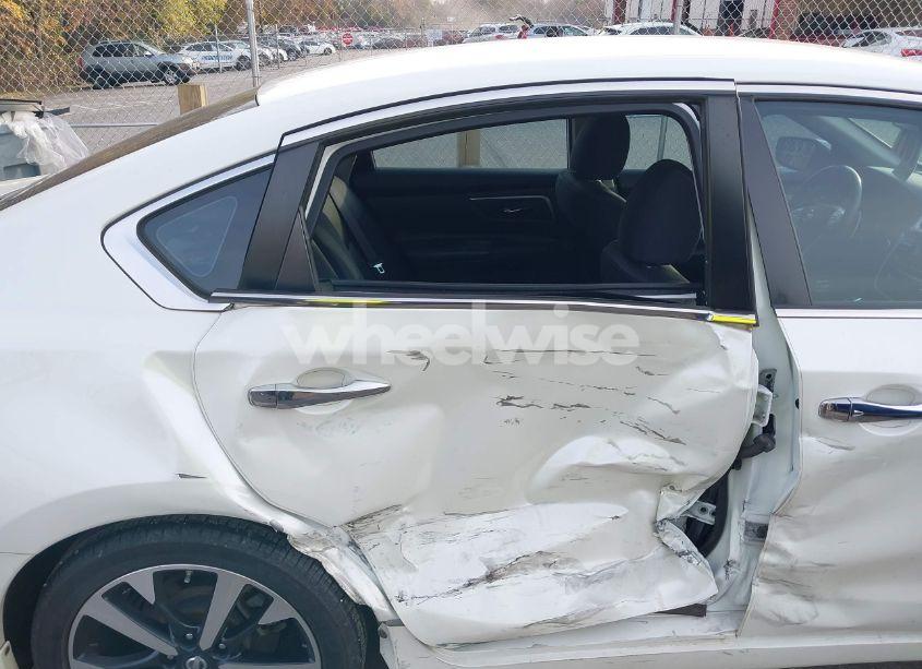 Photo 17 of 2018 Nissan Altima 2.5 SR (VIN 1N4AL3APXJC106955)