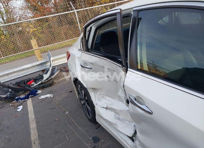 Photo 19 of 2018 Nissan Altima 2.5 SR (VIN 1N4AL3APXJC106955)