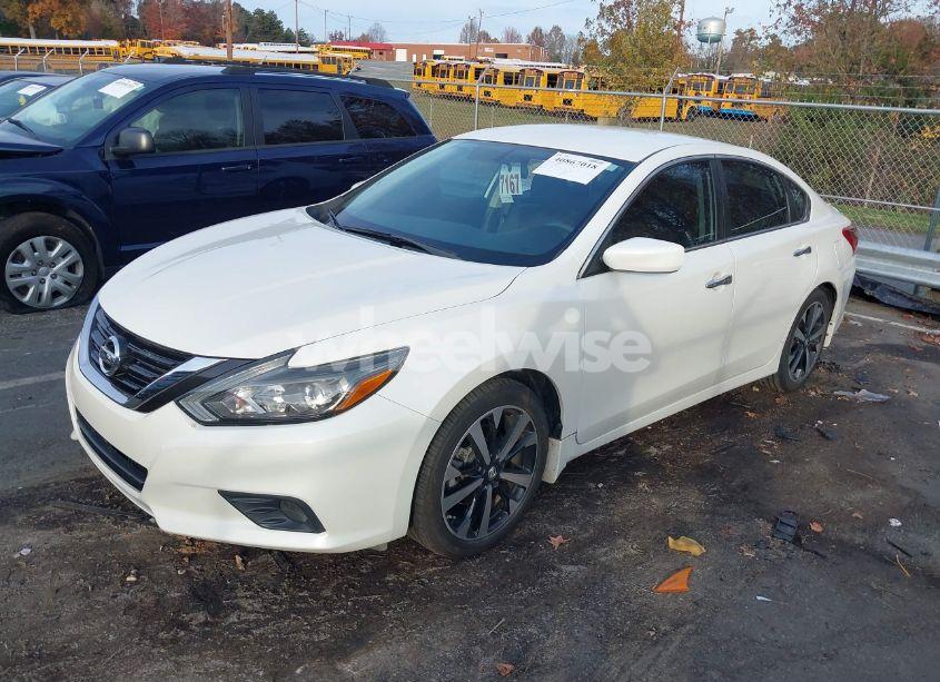 Photo 2 of 2018 Nissan Altima 2.5 SR (VIN 1N4AL3APXJC106955)
