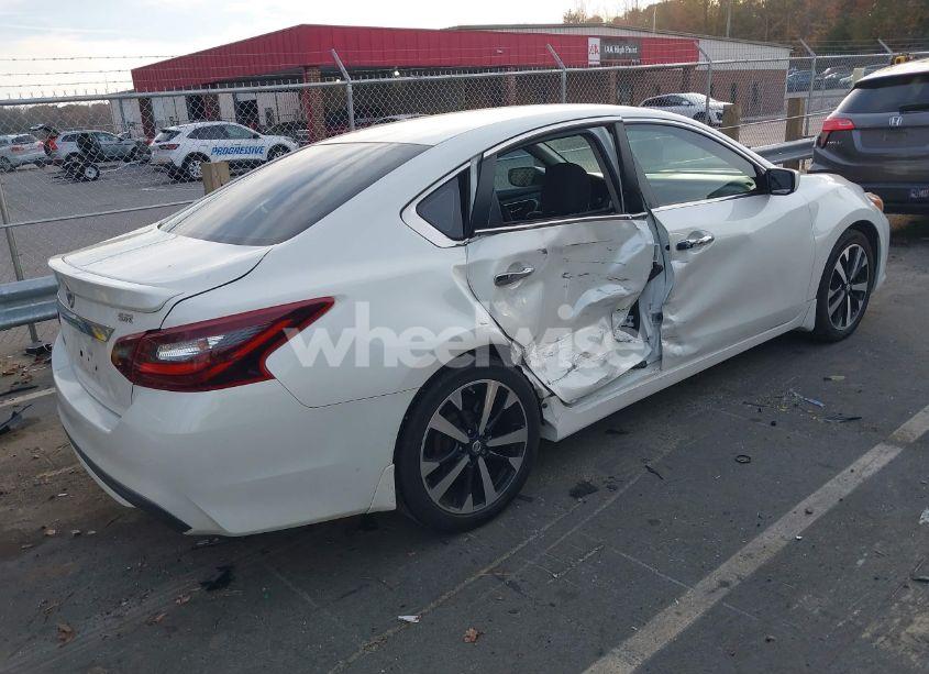 Photo 4 of 2018 Nissan Altima 2.5 SR (VIN 1N4AL3APXJC106955)