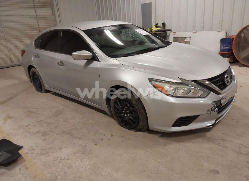 2018 Nissan Altima 2.5 S (VIN 1N4AL3APXJC111640) main photo