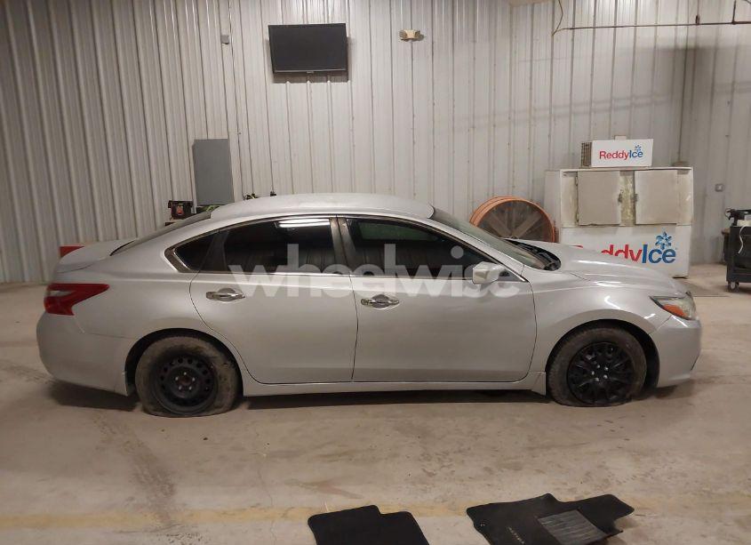 Photo 13 of 2018 Nissan Altima 2.5 S (VIN 1N4AL3APXJC111640)