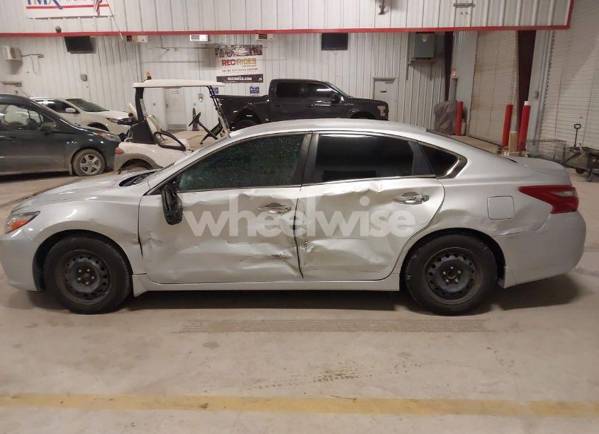 Photo 14 of 2018 Nissan Altima 2.5 S (VIN 1N4AL3APXJC111640)