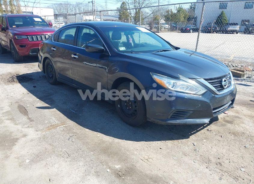 2018 Nissan Altima 2.5 S (VIN 1N4AL3APXJC120564) main photo