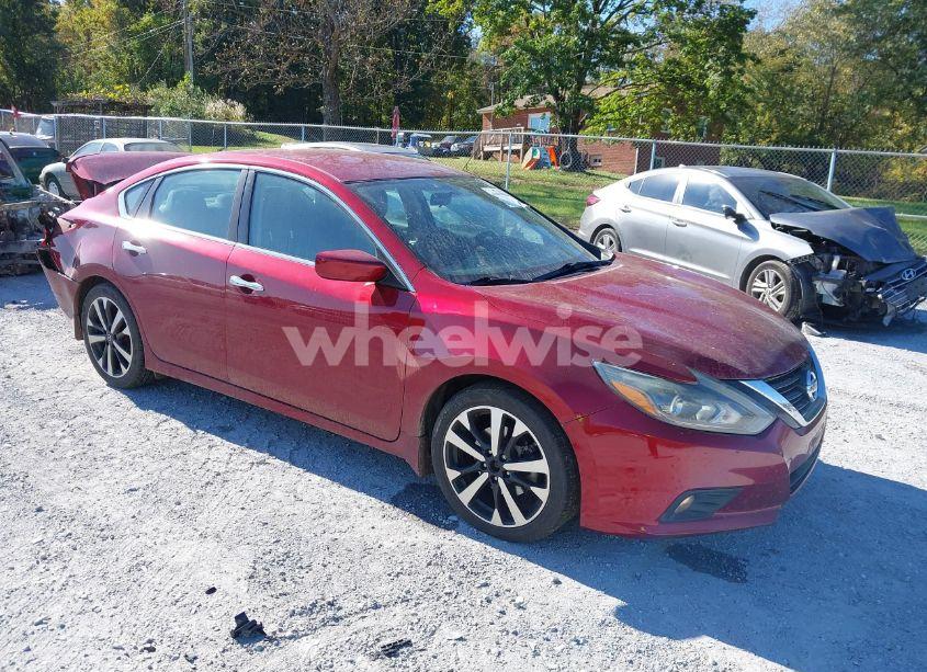 2018 Nissan Altima 2.5 SR (VIN 1N4AL3APXJC121746) main photo