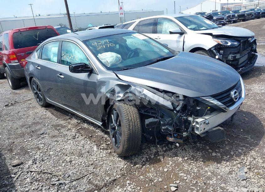 2018 Nissan Altima 2.5 SV (VIN 1N4AL3APXJC125179) main photo