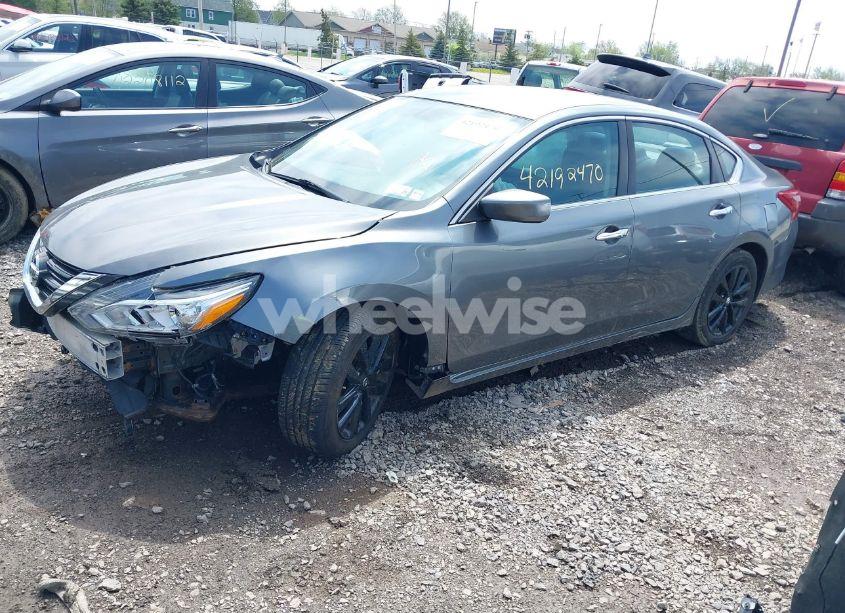Photo 2 of 2018 Nissan Altima 2.5 SV (VIN 1N4AL3APXJC125179)