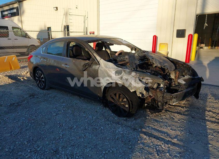 2018 Nissan Altima 2.5 SV (VIN 1N4AL3APXJC125229) main photo