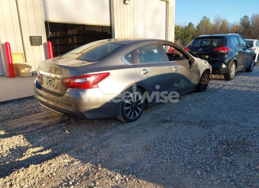 Photo 4 of 2018 Nissan Altima 2.5 SV (VIN 1N4AL3APXJC125229)