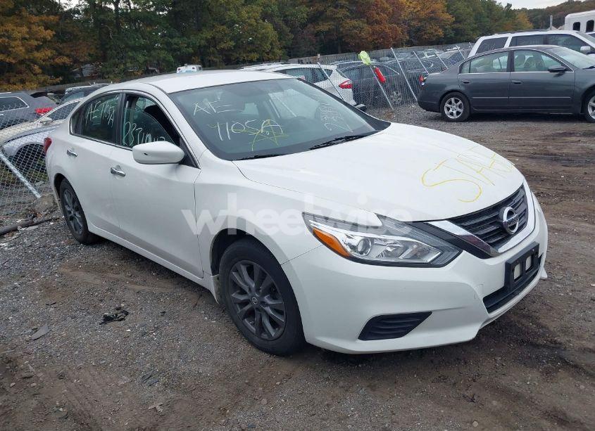 2018 Nissan Altima 2.5 S (VIN 1N4AL3APXJC128633) main photo