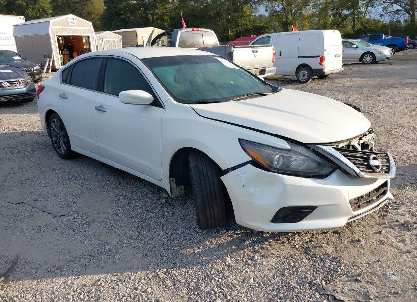2018 Nissan Altima 2.5 SR (VIN 1N4AL3APXJC138451) main photo