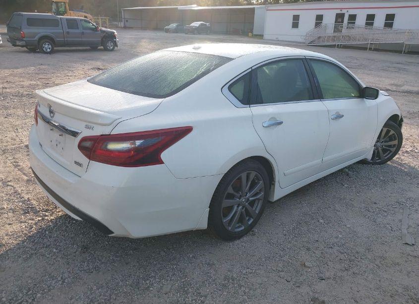 Photo 4 of 2018 Nissan Altima 2.5 SR (VIN 1N4AL3APXJC138451)