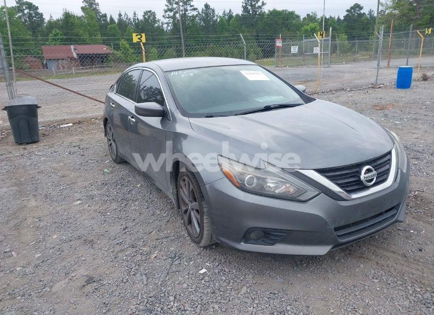 2018 Nissan Altima 2.5 SR (VIN 1N4AL3APXJC142208) main photo