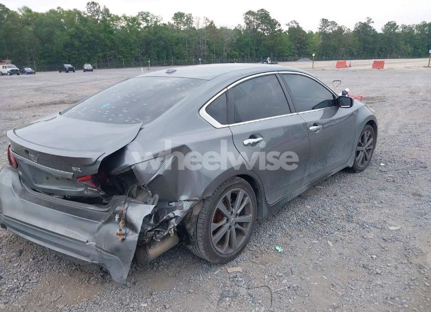 Photo 4 of 2018 Nissan Altima 2.5 SR (VIN 1N4AL3APXJC142208)