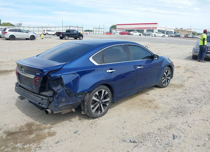 Photo 4 of 2018 Nissan Altima 2.5 SR (VIN 1N4AL3APXJC143357)