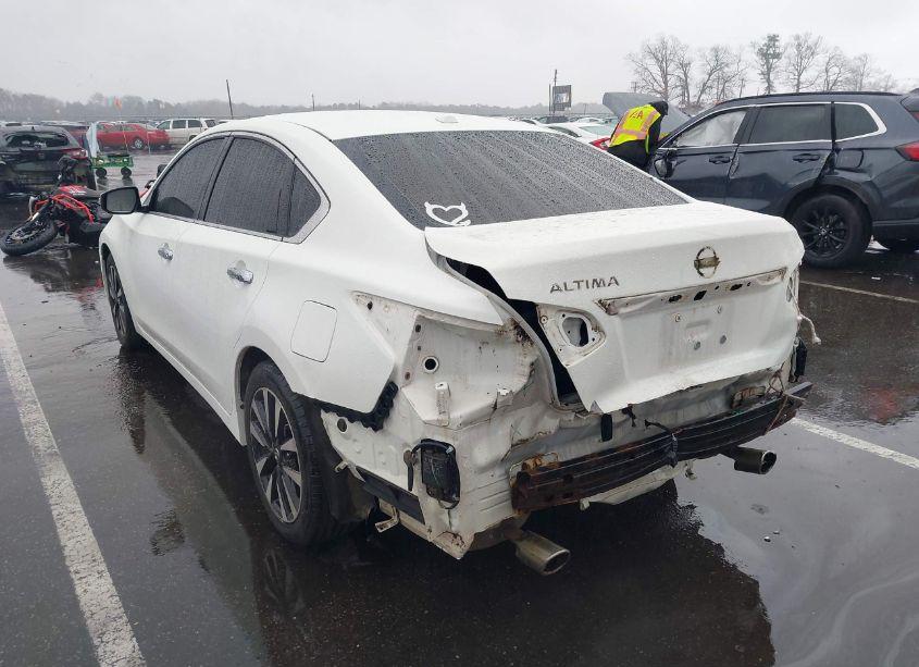 Photo 3 of 2018 Nissan Altima 2.5 SL (VIN 1N4AL3APXJC150079)