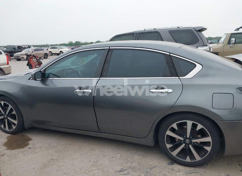 Photo 14 of 2018 Nissan Altima 2.5 SR (VIN 1N4AL3APXJC155282)