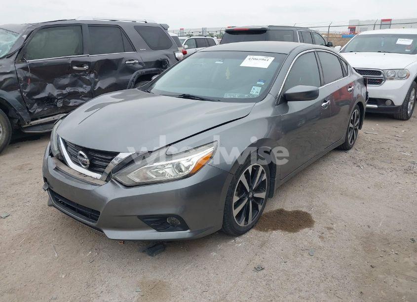 Photo 2 of 2018 Nissan Altima 2.5 SR (VIN 1N4AL3APXJC155282)