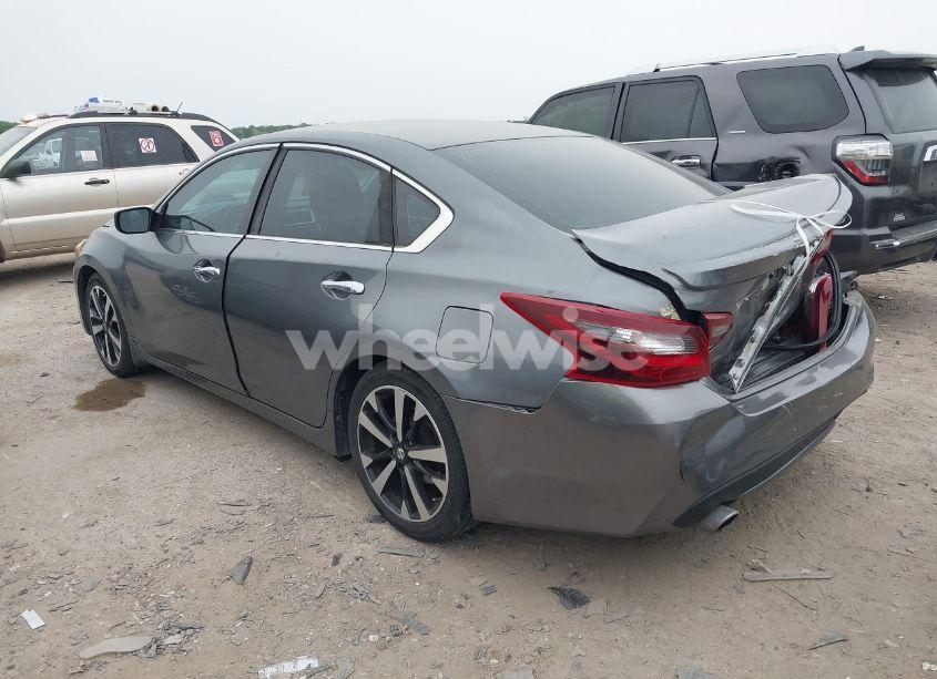 Photo 3 of 2018 Nissan Altima 2.5 SR (VIN 1N4AL3APXJC155282)