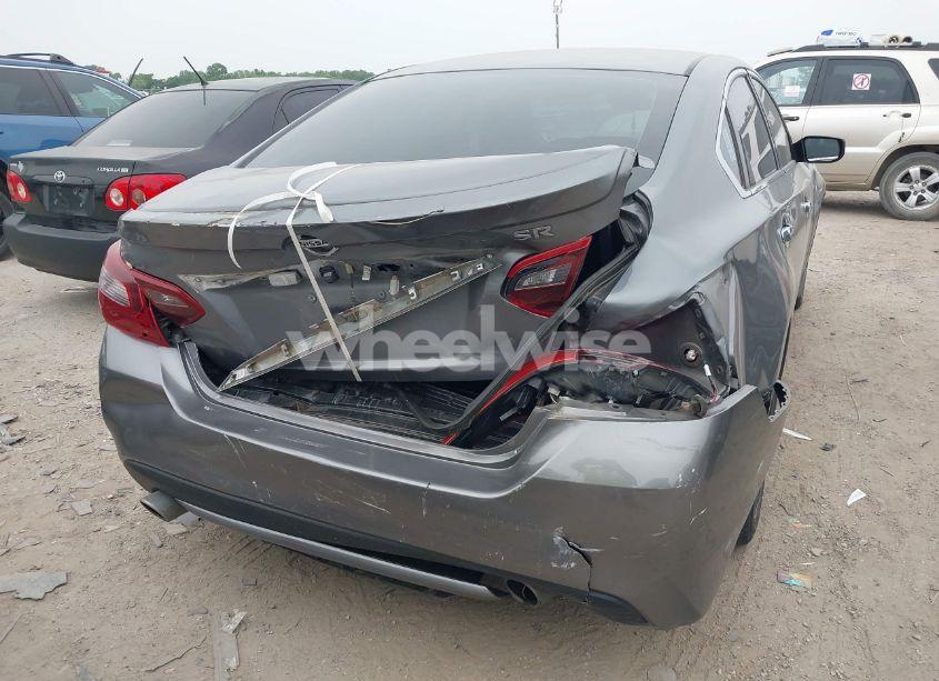 Photo 6 of 2018 Nissan Altima 2.5 SR (VIN 1N4AL3APXJC155282)