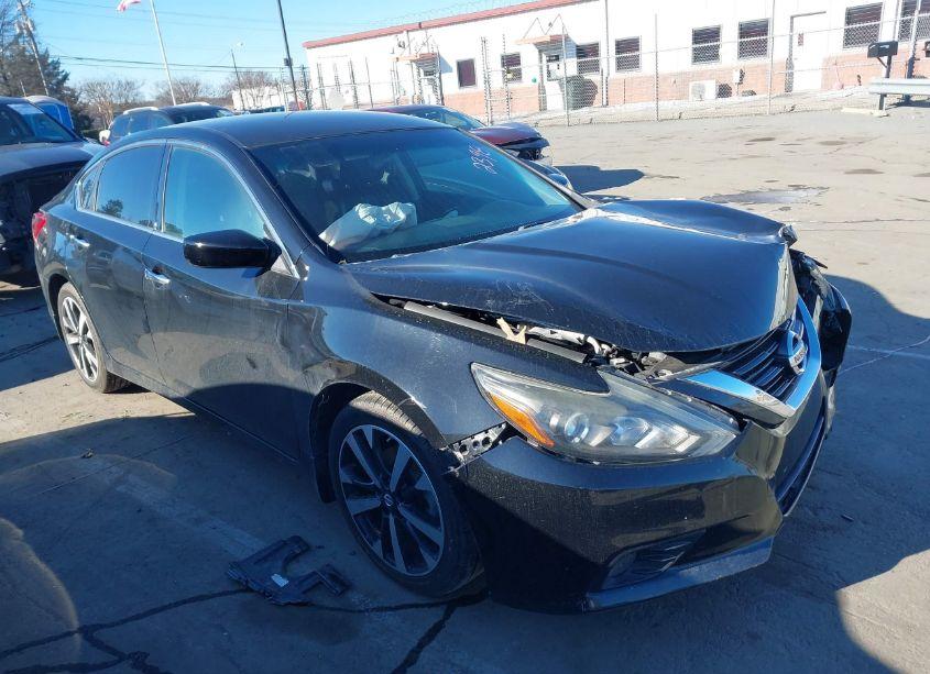 2018 Nissan Altima 2.5 SR (VIN 1N4AL3APXJC182398) main photo