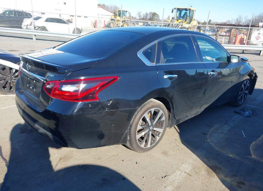 Photo 4 of 2018 Nissan Altima 2.5 SR (VIN 1N4AL3APXJC182398)