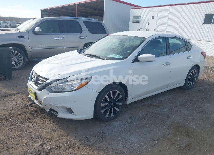 Photo 2 of 2018 Nissan Altima 2.5 SV (VIN 1N4AL3APXJC188489)