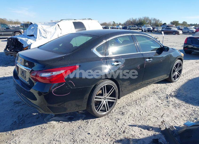 Photo 4 of 2018 Nissan Altima 2.5 S (VIN 1N4AL3APXJC205985)