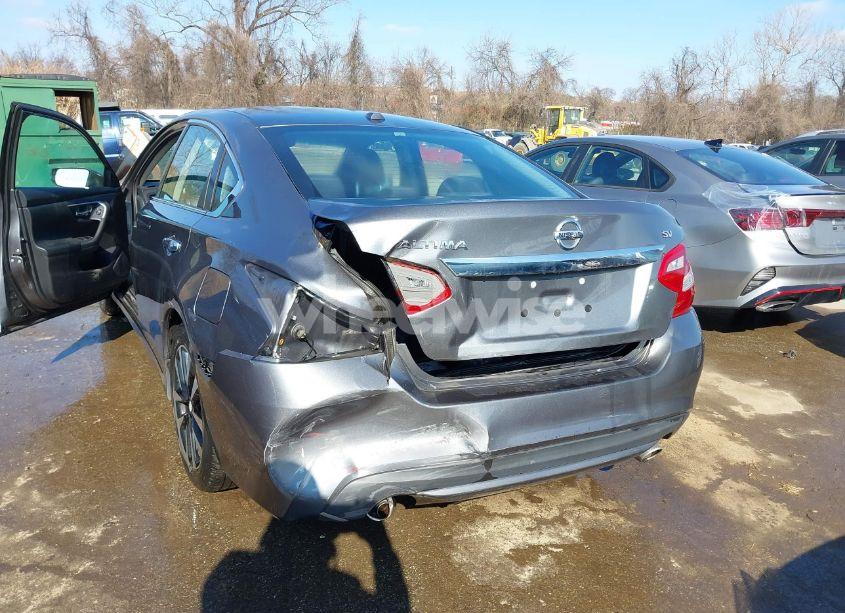 Photo 6 of 2018 Nissan Altima 2.5 SV (VIN 1N4AL3APXJC207834)