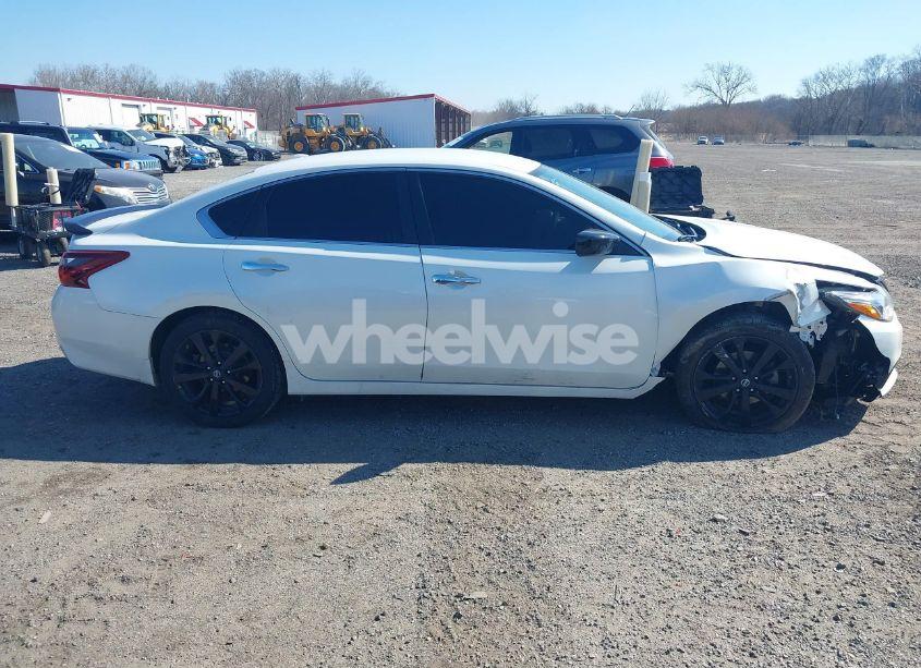 Photo 13 of 2018 Nissan Altima 2.5 SR (VIN 1N4AL3APXJC254250)