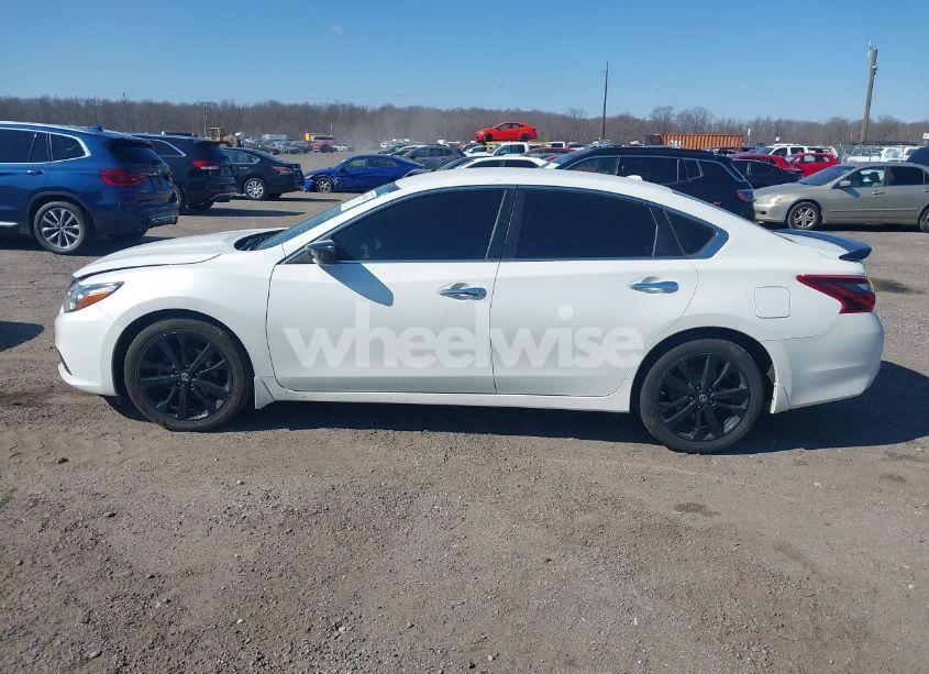 Photo 14 of 2018 Nissan Altima 2.5 SR (VIN 1N4AL3APXJC254250)