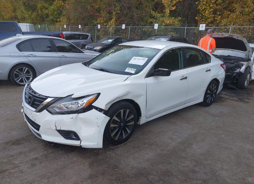 Photo 2 of 2018 Nissan Altima 2.5 SV (VIN 1N4AL3APXJC269637)