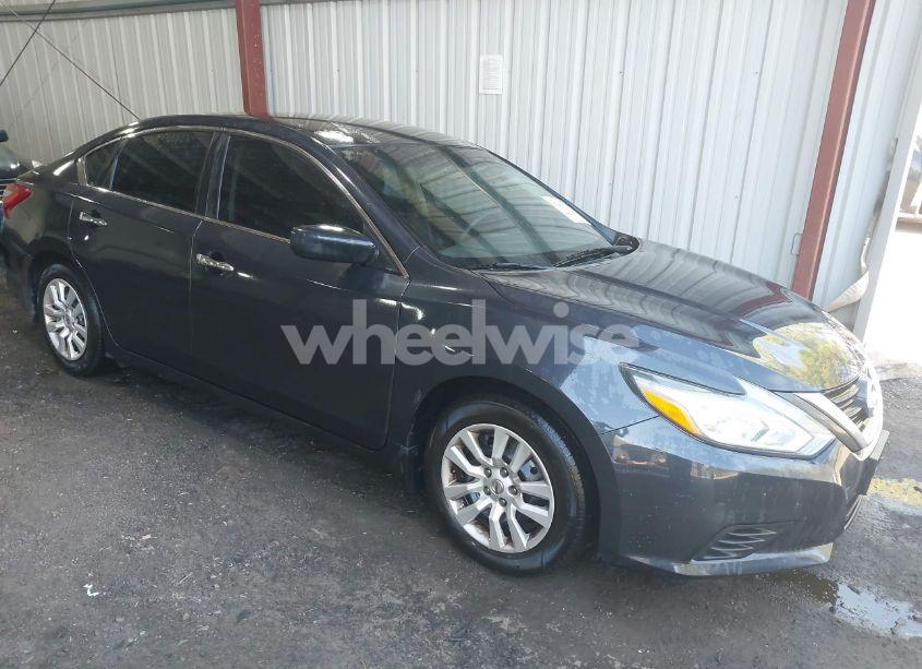2018 Nissan Altima 2.5 S (VIN 1N4AL3APXJC270416) main photo