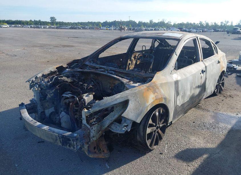 Photo 2 of 2018 Nissan Altima 2.5 SR (VIN 1N4AL3APXJC275003)