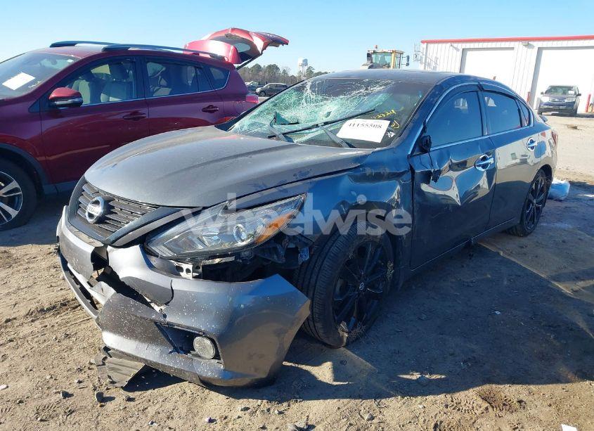 Photo 2 of 2018 Nissan Altima 2.5 SR (VIN 1N4AL3APXJC275504)