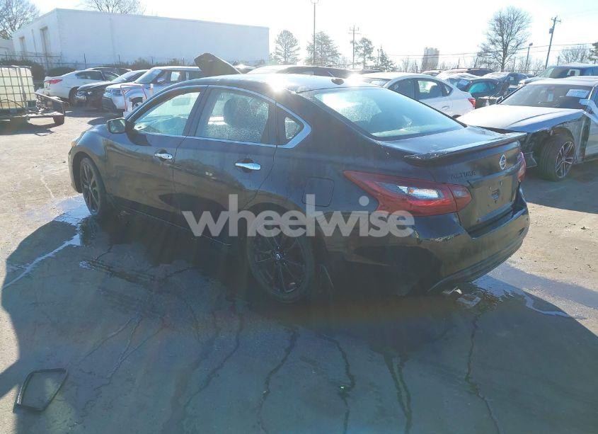 Photo 3 of 2018 Nissan Altima 2.5 SR (VIN 1N4AL3APXJC279178)