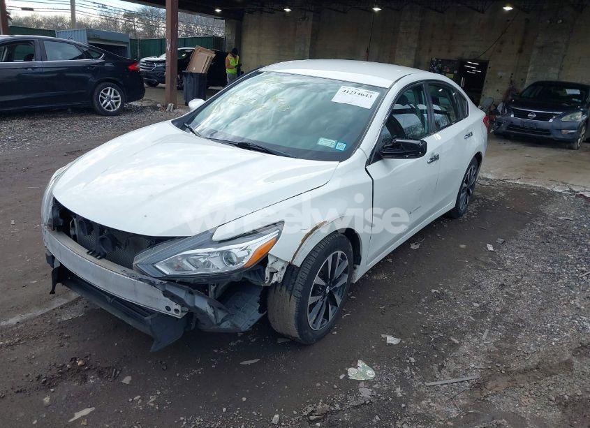 Photo 2 of 2018 Nissan Altima 2.5 SV (VIN 1N4AL3APXJC283392)