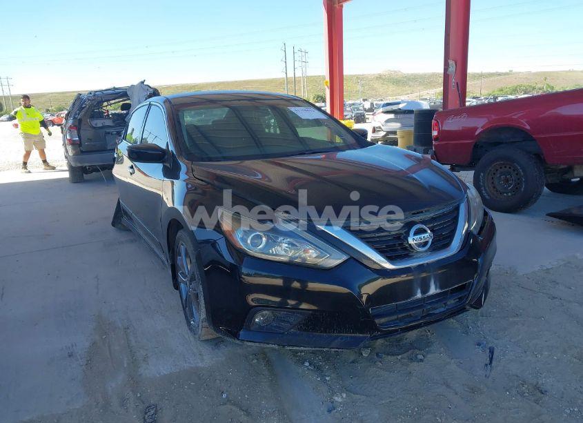 2018 Nissan Altima 2.5 SR (VIN 1N4AL3APXJC297759) main photo