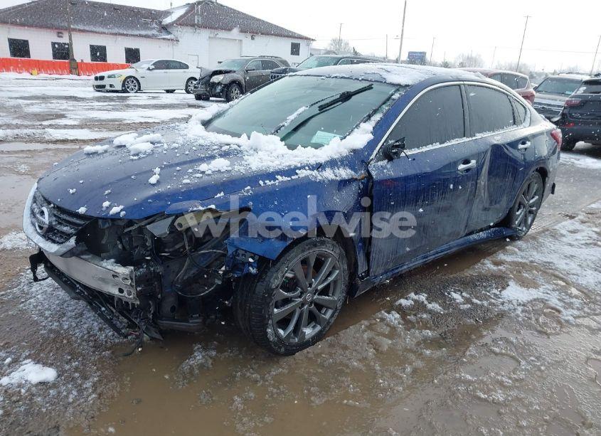 Photo 2 of 2018 Nissan Altima 2.5 SR (VIN 1N4AL3APXJC471345)