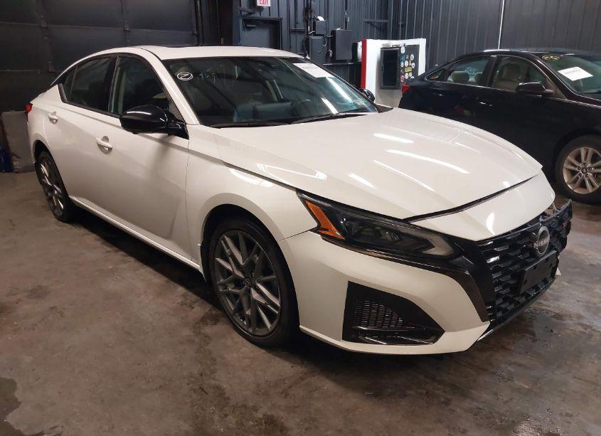 2023 Nissan Altima SR VC-TURBO FWD (VIN 1N4AL4CV2PN393822) main photo