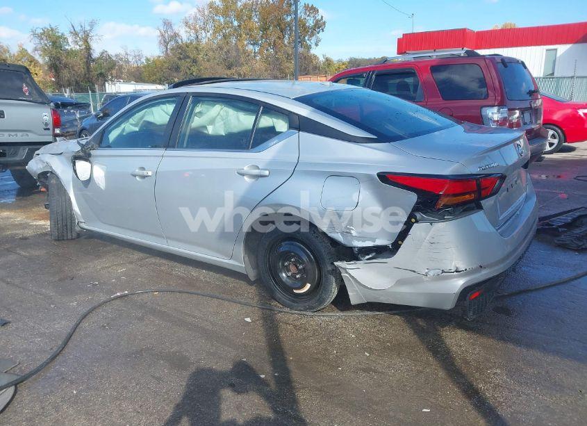 Photo 3 of 2019 Nissan Altima 2.0 SR (VIN 1N4AL4CV3KC258739)