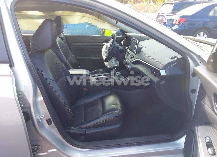 Photo 5 of 2019 Nissan Altima 2.0 SR (VIN 1N4AL4CV3KC258739)