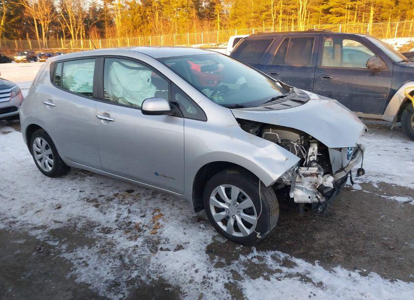 2015 Nissan Leaf - Photo 1