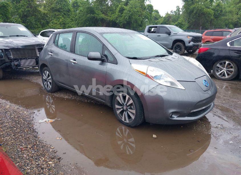 2015 Nissan Leaf - Photo 1