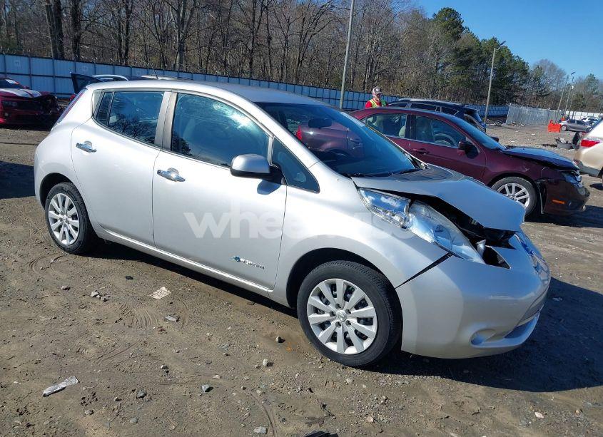 2015 Nissan Leaf - Photo 1