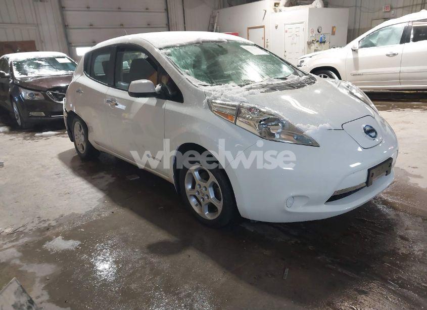 2015 Nissan Leaf - Photo 1