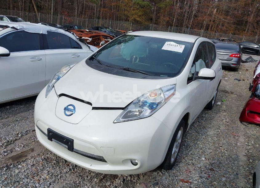 Photo 2 of 2013 Nissan Leaf SV (VIN 1N4AZ0CP6DC404241)